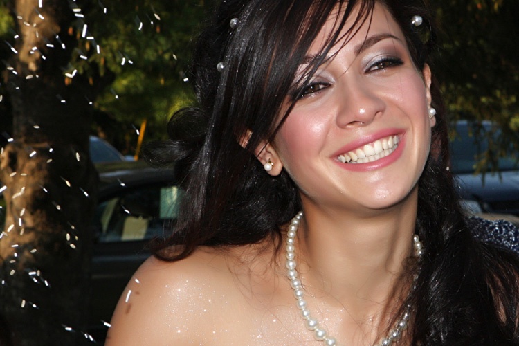 Smiling bride by Sharif Mohammadi