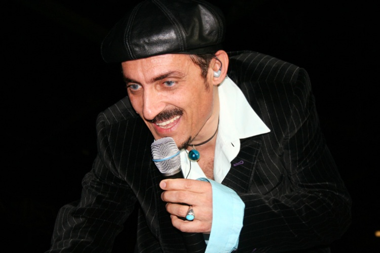 Farhad Darya in Toronto by Sharif Mohammadi