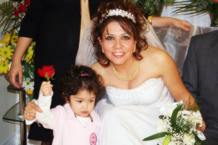 Photo with bride by Sharif Mohammadi