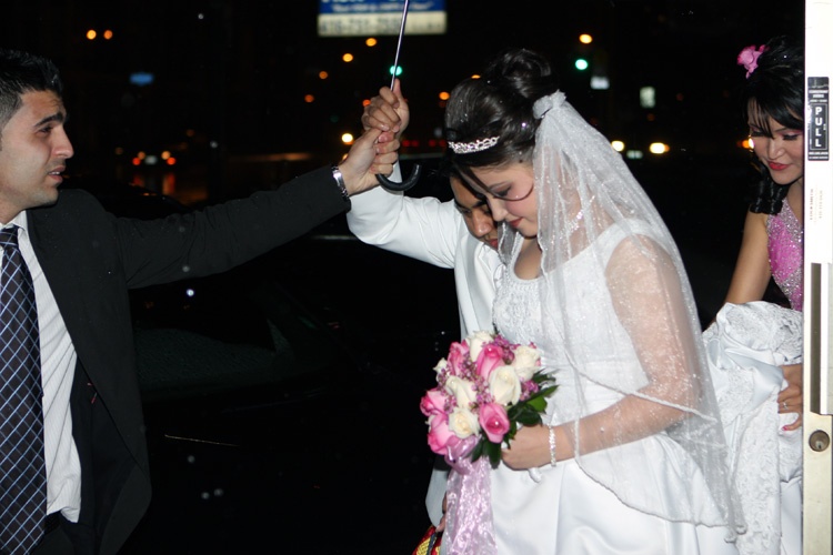 Beautiful bride by Sharif Mohammadi